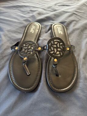 Black Women's Cutout Toe-Post Sandals
